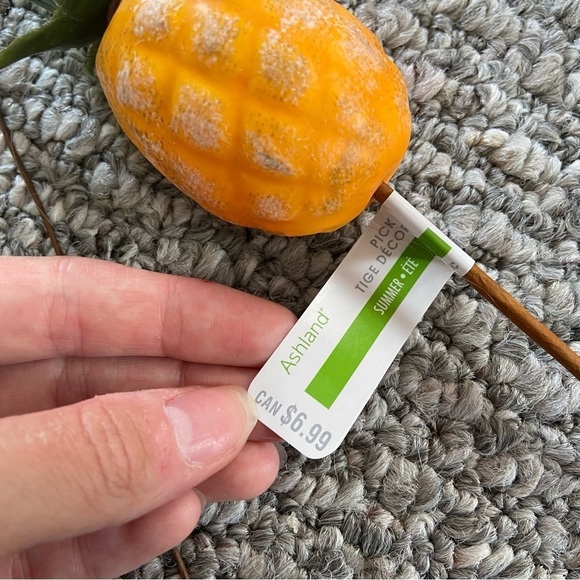 2 Ashland pineapple decor pieces - Picture 2 of 3